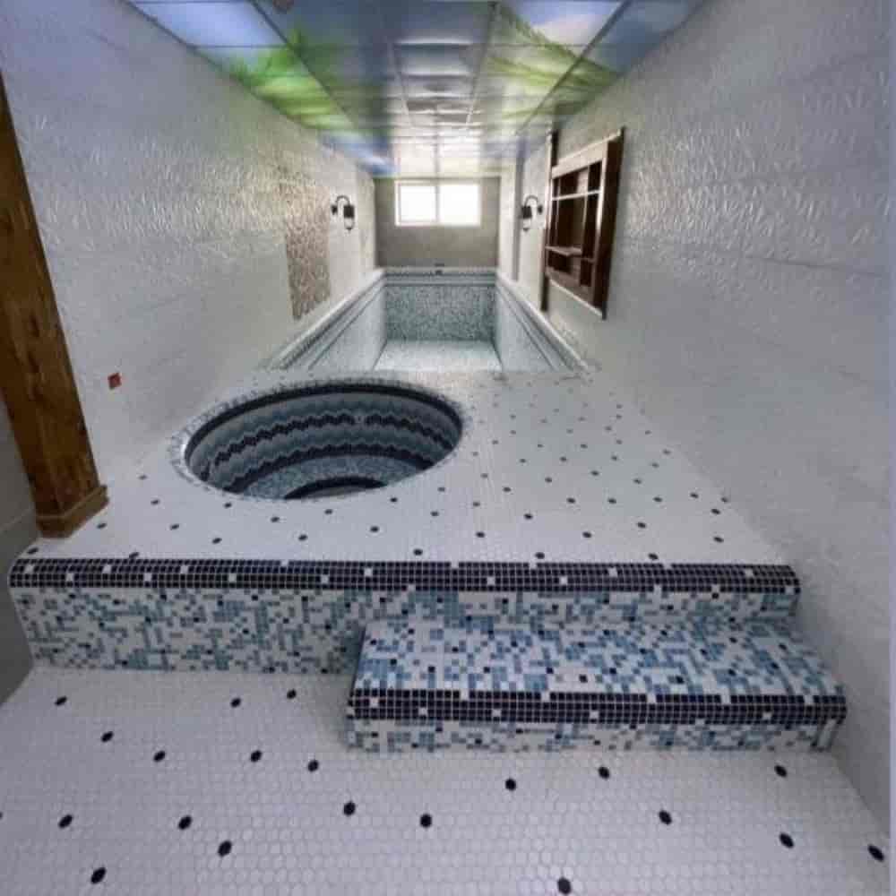 Sauna and Jacuzzi